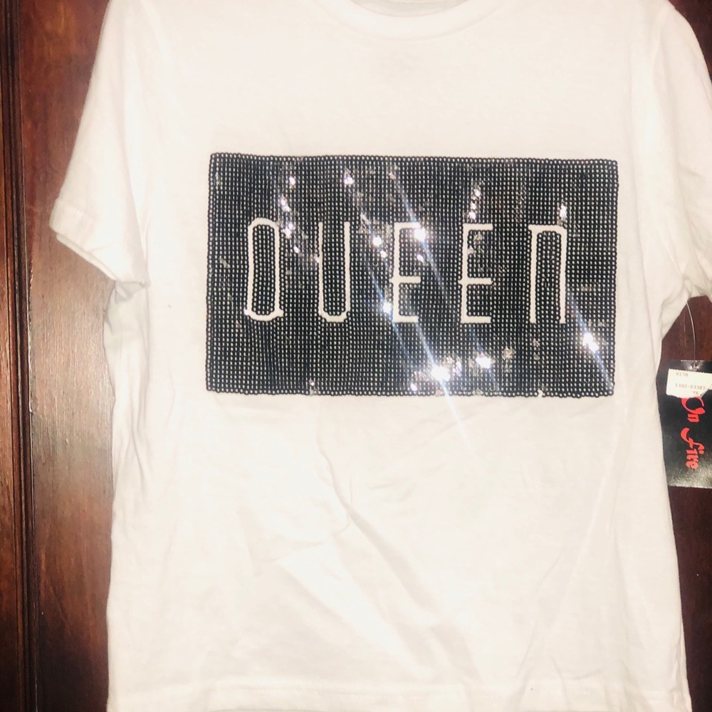 🦋White QUWWN shirt - never worn